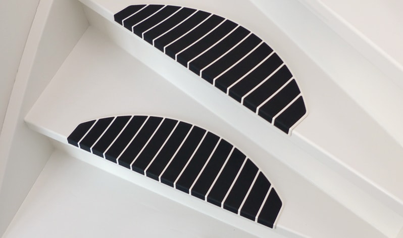 Trapmatten en trapmaantjes wit zwart